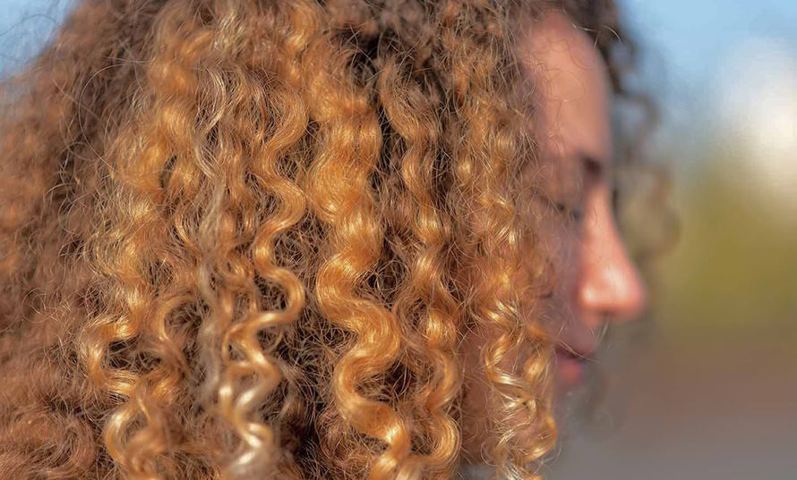 How to Style Frizzy Hair: Tips and Techniques for Every Hair Type