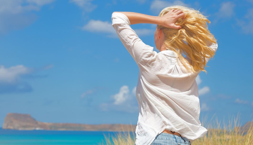 How to Protect Your Hair from Environmental Damage: Sun, Wind, and Pollution